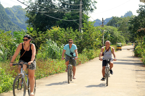 Lan ha Bay Luxe cruise dagtrip, kajakken, zwemmen, fietsenLan ha Bay Luxe cruise dagtocht, Kajakken, Zwemmen, Fietsen