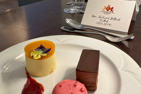 Dublin: Malahide Castle Hunt Dinner with Drinks Dublin: Malahide Castle Hunt Vegetarian Dinner with Drinks