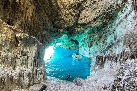 Navagio vik Vit strand Västkusten Porto Vromi Anafonitria