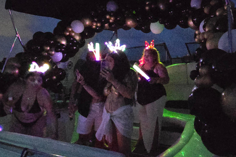 Yacht cruise Biscayne Bay, Miami Beach and Sand bar. 42Ft Yacht cruice Biscayne Bay, Miami Beach and Sand bar