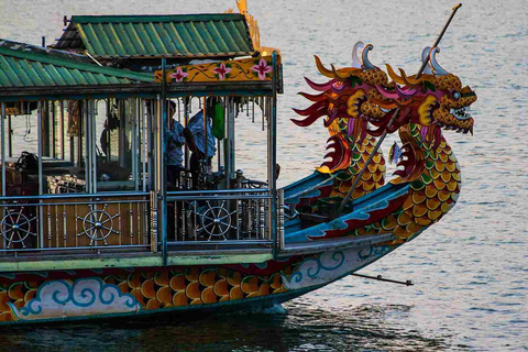 Hue: Tour de la ciudad de medio día en coche y barco dragón