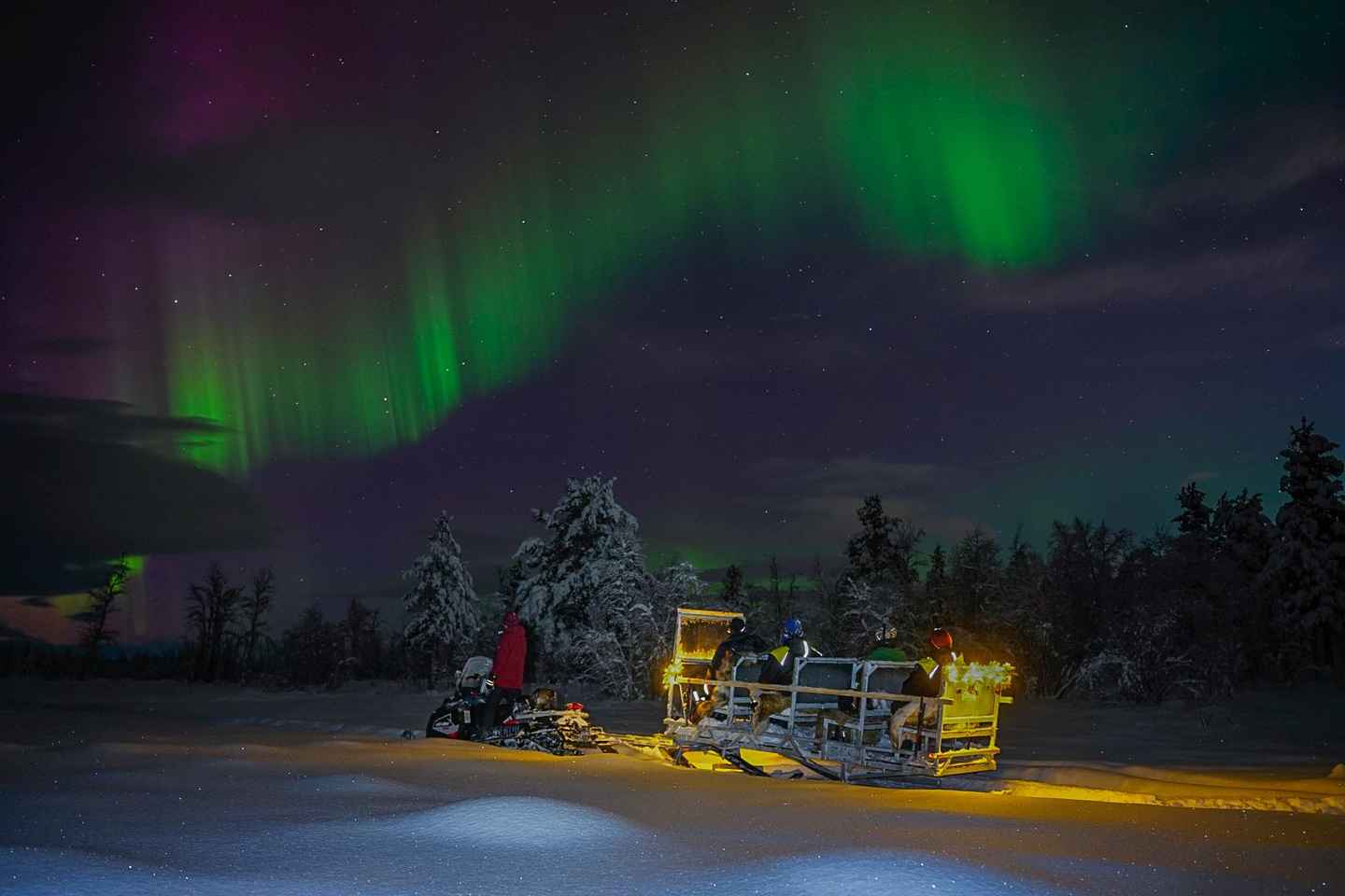 오로라를 만나는 설피 하이킹