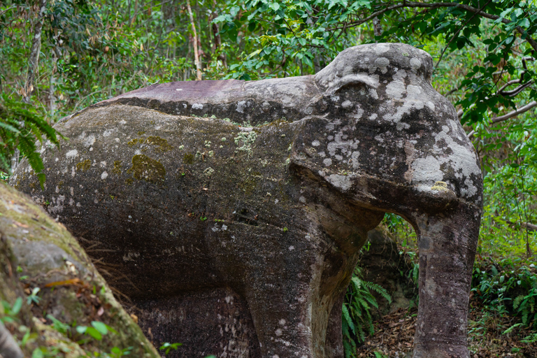库伦山：摩托车探险之旅，前往失落的城市寺庙古伦山：摩托车探险之旅，探访失落的城市寺庙
