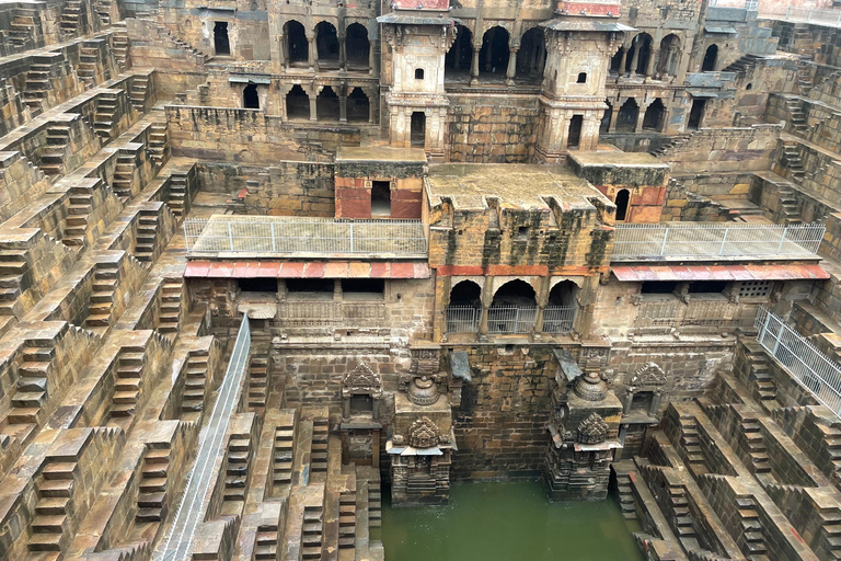 Jaipur: Deepest step well in India & Haunted Fort Day Trip