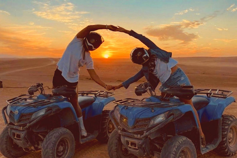 Quad en el desierto de Agafay con almuerzo y paseo en camello y piscina