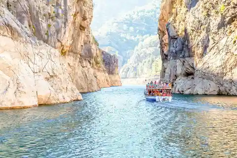 Da Antalya: Gita in barca nel Canyon Verde con pranzo e bevande