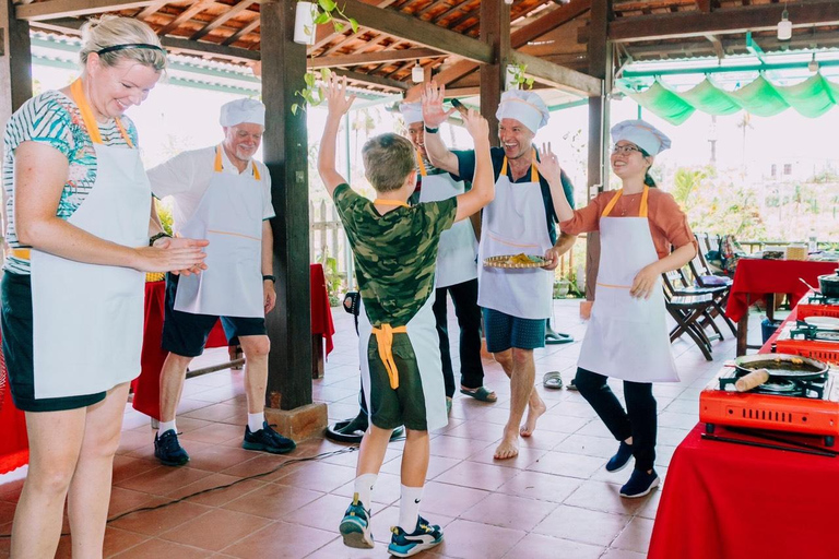 Bicicleta por el campo -Ganadería -Mercado -Clases de cocina en Hoi AnVisita en grupo