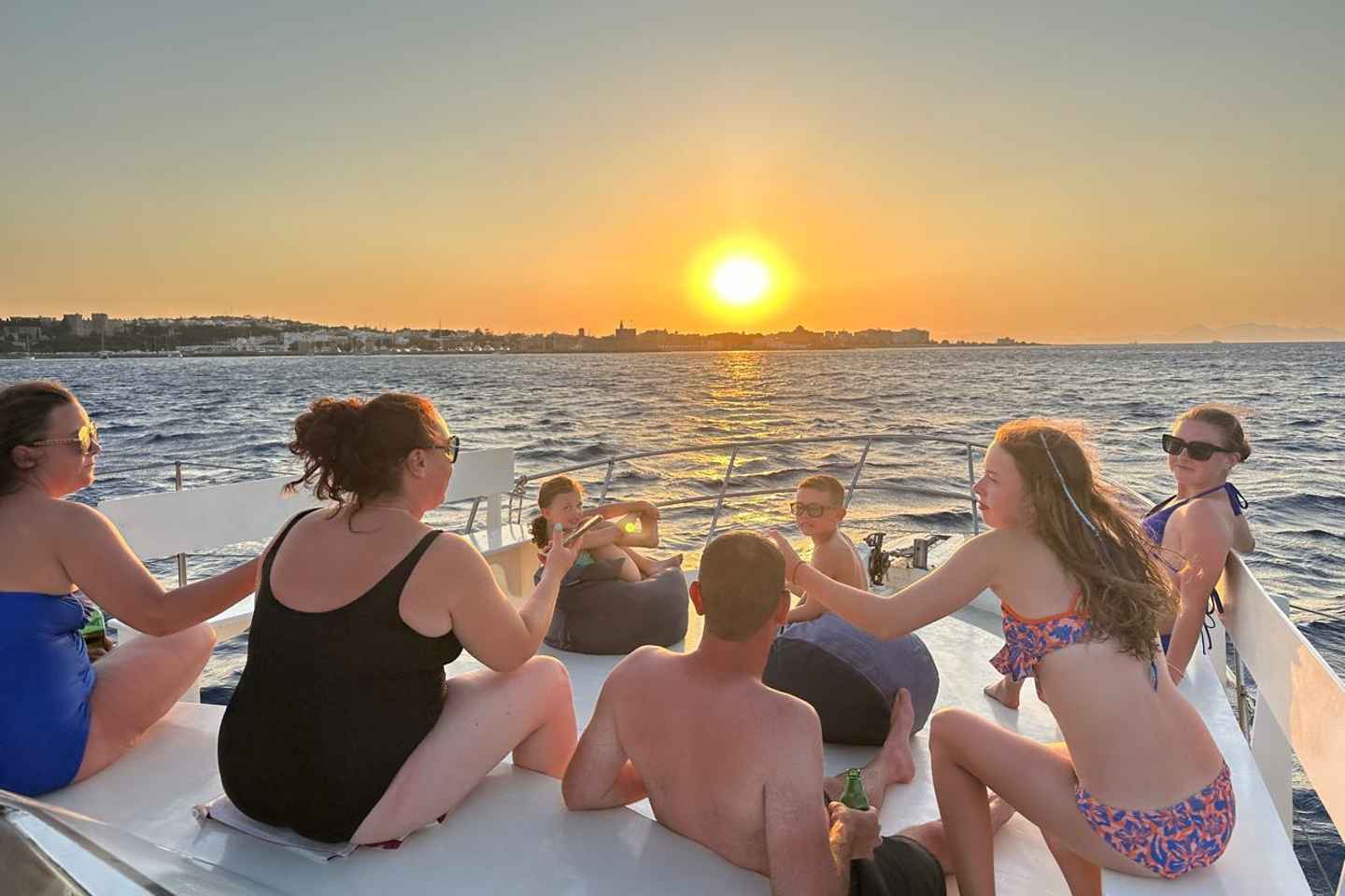 «Частный круиз на закате до 11 человек»