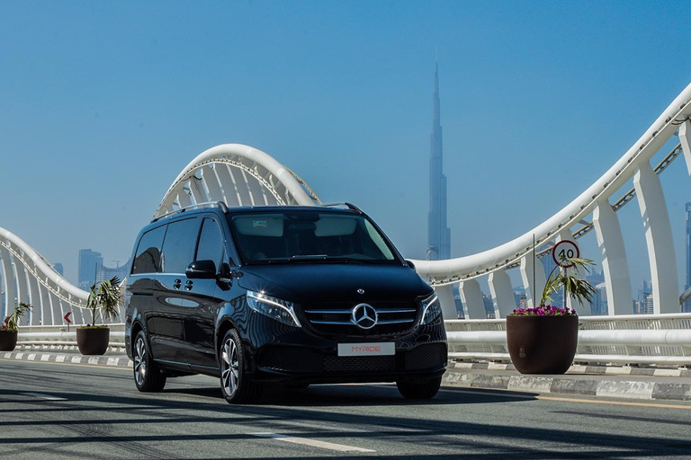 De l'aéroport T-3 de Dubaï à la ville de Sharjah en Mercedes Benz Viano