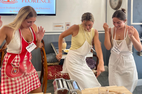 佛罗伦萨：意面制作课程，含晚餐、葡萄酒和... 唱歌！佛罗伦萨：意面制作课程，含晚餐、葡萄酒...还有歌唱！