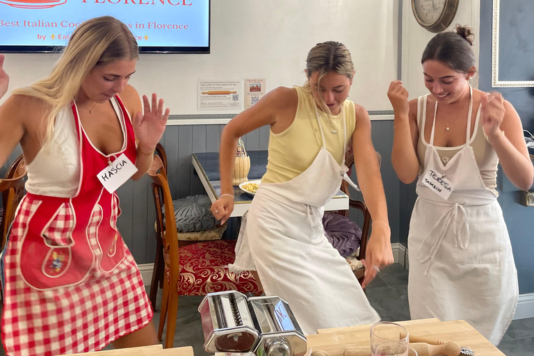 佛罗伦萨：意面制作课程，含晚餐、葡萄酒和... 唱歌！佛罗伦萨：意面制作课程，含晚餐、葡萄酒...还有歌唱！
