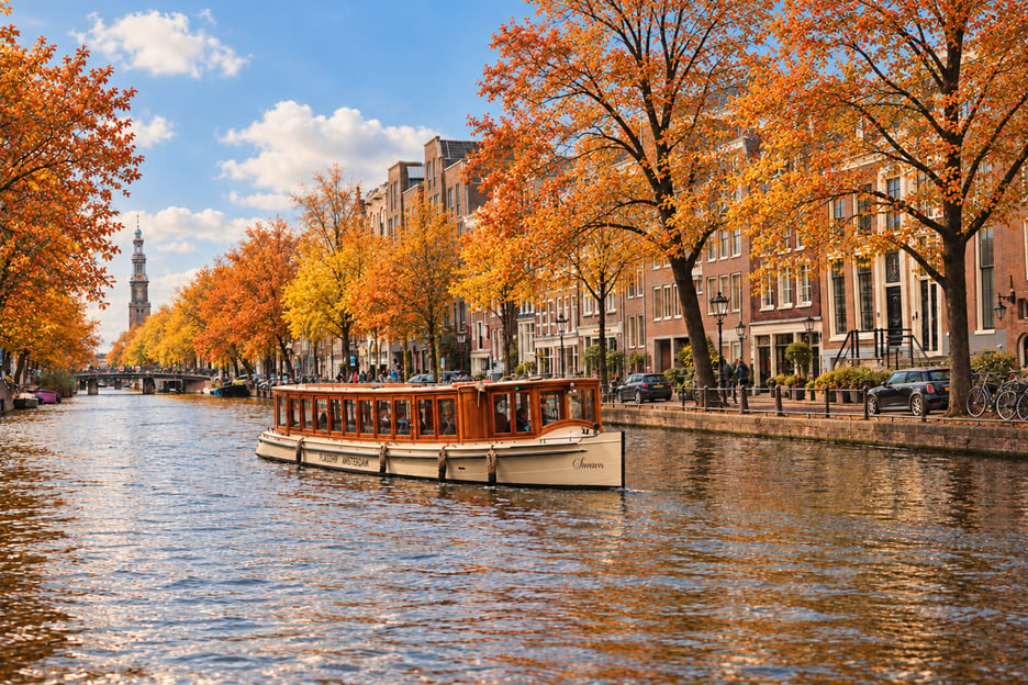 Amsterdam: Plimbare cu barca pe canal cu băuturi nelimitate și opțiune de gustare