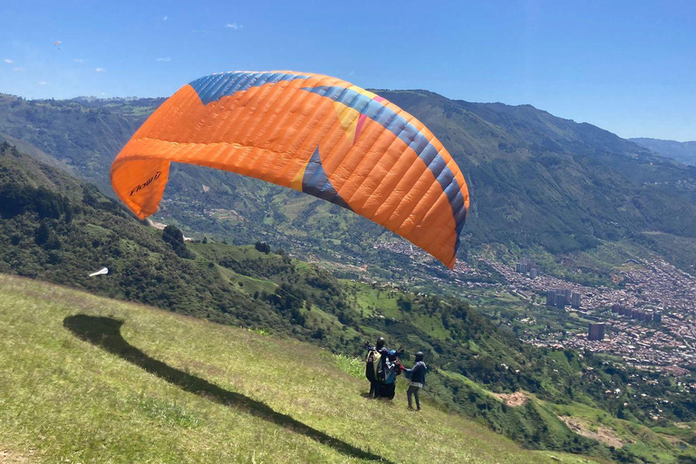 Paragliding i Medellín - Go Pro ingårMedellín Paraglading - Privat transport - Go Pro ingår