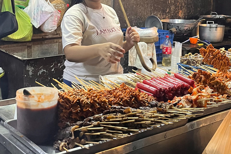 Experimente a comida de rua filipina (passeio de comida de rua) em ManilaProve comida de rua filipina (tour de comida de rua) em Manila