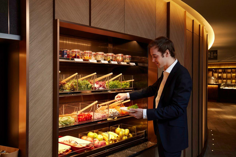 Hong Kong Airport: Plaza Premium First Airport Lounges Gate 35: Plaza Premium First - 3 Hours