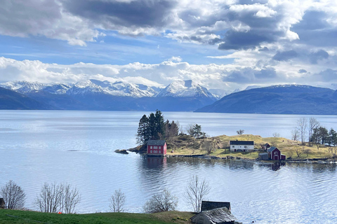 Bergen: Privat tur i staden med det bästa av HardangerfjordenBergen: Privat guidad stadstur och det bästa av fjordarna.