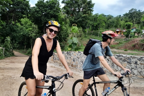 Desde Luang Prabang: recorrido en bicicleta por Pottery Village y Wat Chomphet