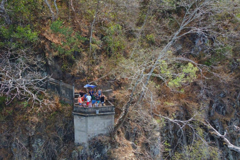 Miasto Cabañas: Las Cinquera-Wodospady i historyczne centrum IlobascoMiasto Cabañas: Las Cinquera-wodospady i centrum historyczne Ilobasco