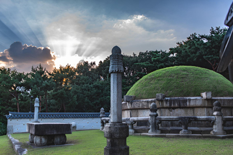 Seoul: Gangnam Time Travel, Royal Tombs to Starfield Library Chinese Guide