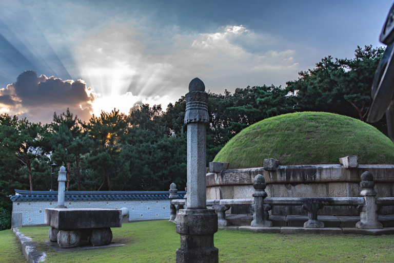 Seoul: Gangnam Time Travel, Royal Tombs to Starfield Library Chinese Guide