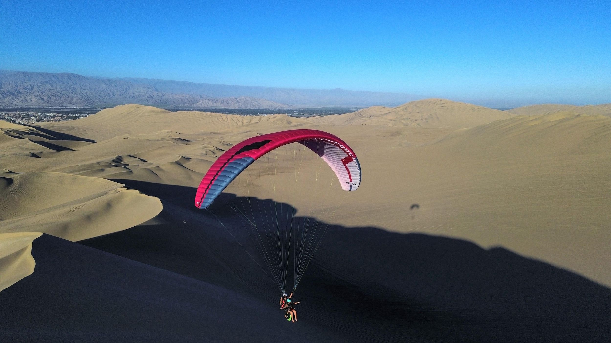 Huacachina: Gleitschirmflug über der peruanischen Wüste
