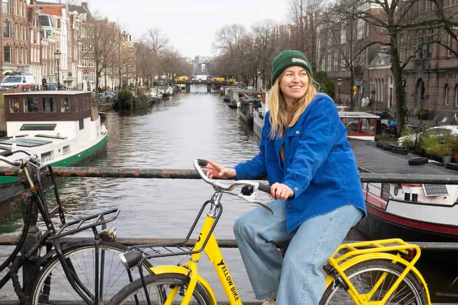 Amsterdam Fahrradverleih: Hauptbahnhof & Stadtzentrum. Foto: GetYourGuide