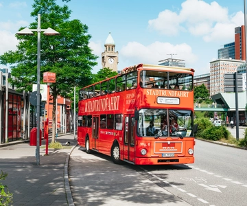 Hamburg: Hop-On Hop-Off Bus with Alster or Harbor Cruise