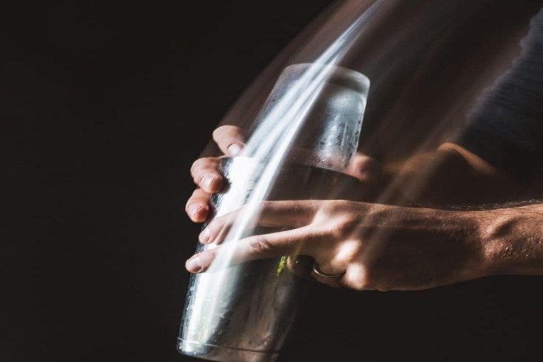 Da Nang: Cocktail Making Class & Experience