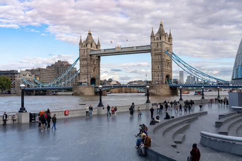 London: Tour through the history of the Thames, from St. Paul's to Tower Bridge