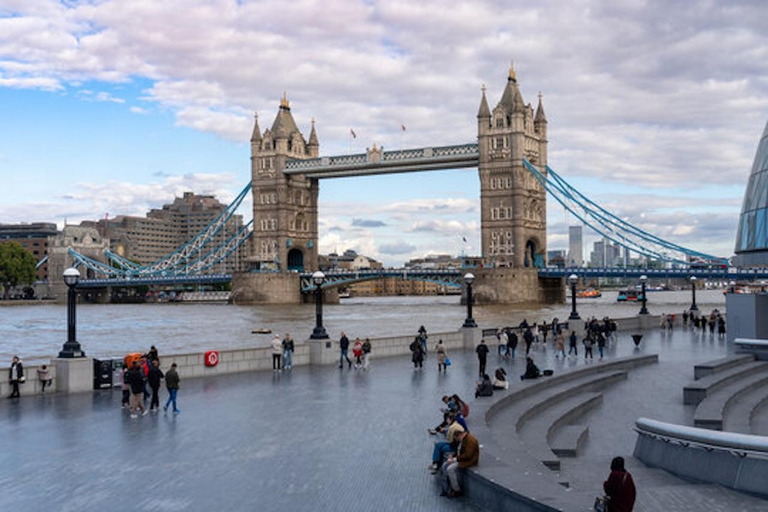 London: Tour through the history of the Thames, from St. Paul's to Tower Bridge