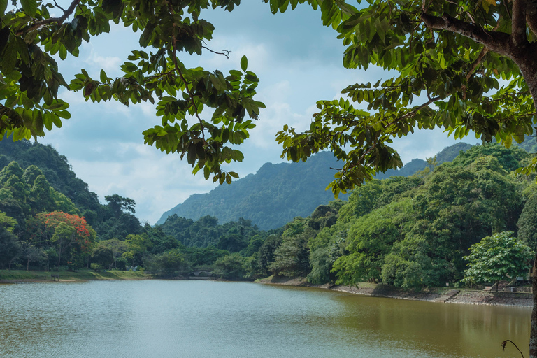 Colombo to Aberdeen Falls Train Tour with private vehicle