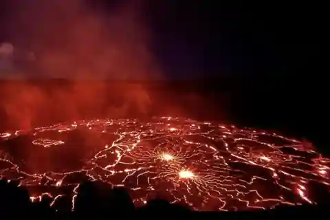 Kīlauea hike and lava gazing with Native Hawaiian