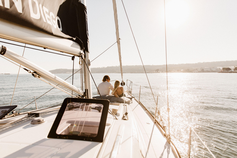 San Diego : Détendez-vous lors d&#039;une croisière de luxe le matin, le jour ou au coucher du soleil.Voile publique de 2 heures le matin