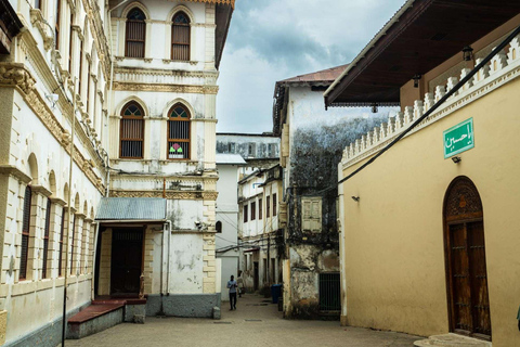 桑给巴尔：监狱岛、纳库彭达海滩烧烤和石镇之旅私人定制行程，含酒店接送及午餐，不含景点门票