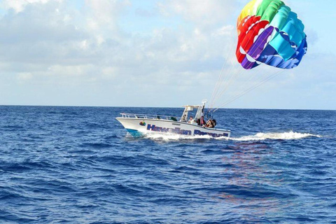 Honolulu: Parasailing Adventure Over Waikiki Waters Parasailing since 1977 - 1000' Line
