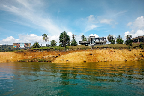 Guatapé Custom Tour, max 7 passengers Guatapé Custom Tour for up to 7 Passengers