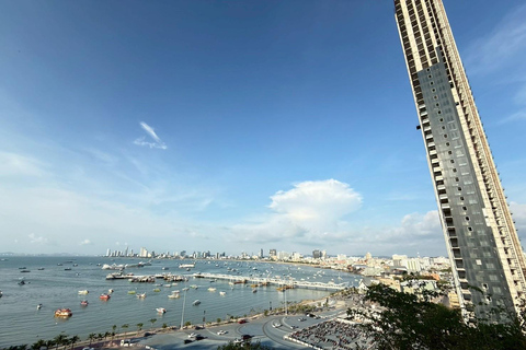 Pattaya: Evening City Tour & Alcazar Cabaret Show Pattaya: Evening City Tour & Alcazar Cabaret Show