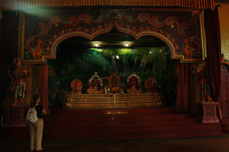 Sigiriya: Private Kandy Transfer with Cultural tour