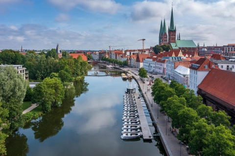 Lübeck: Electric Boat Rental - without driving licence 1-Hour Rental