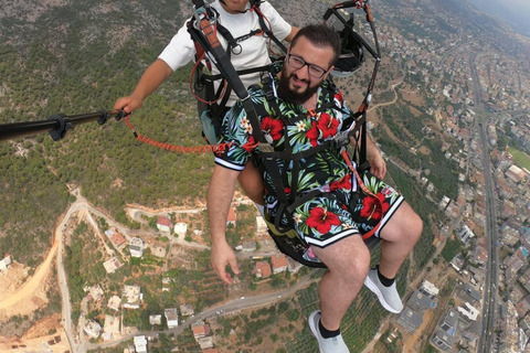 Alanya: Tandem skärmflygning upplevelse och flygning VideoAlanya:Skärmflygningsupplevelse Välkomnande på mötesplatsen