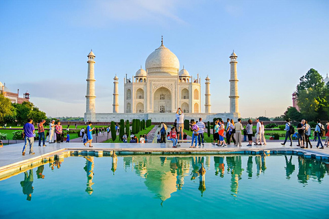 Agra: Biljett som låter dig hoppa över kön till Taj MahalTaj Mahal Biljett som låter dig hoppa över kön