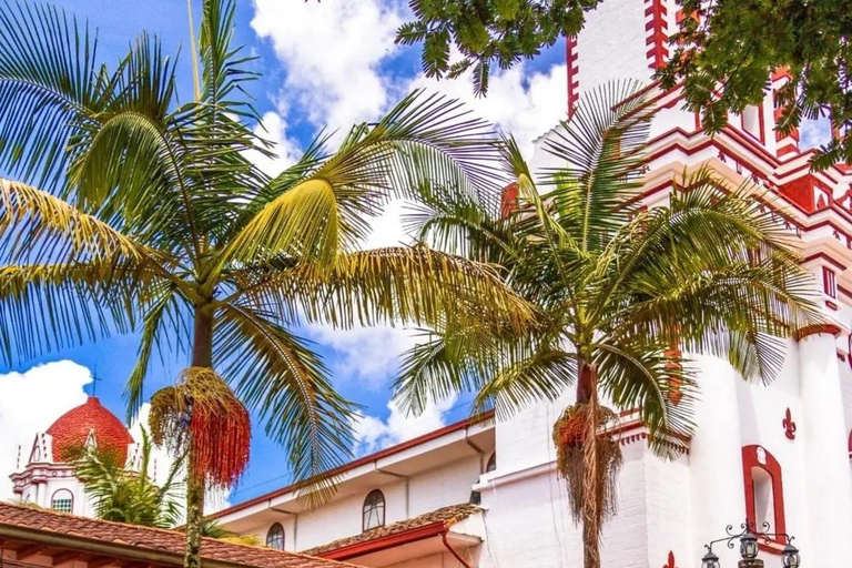 Tour a Guatapé: scalare la Roccia, ammirare il bellissimo villaggio e un buffet