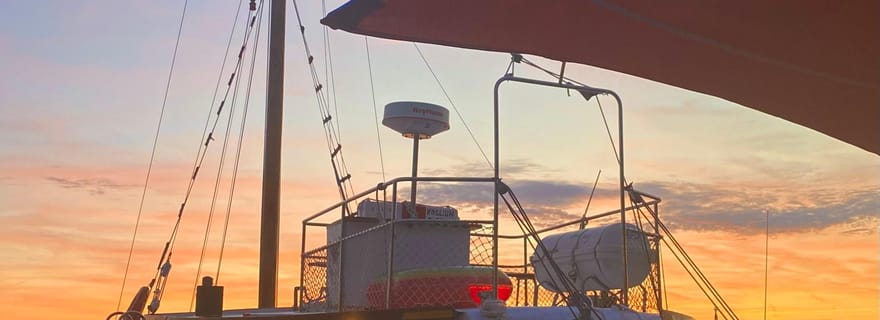 Excursion en bateau en soirée à la ville de Krk : découvrez la vie nocturne et la culture.