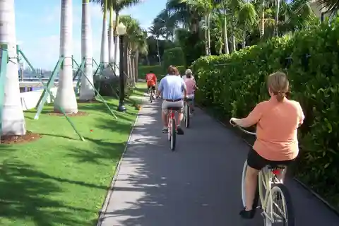 Palm Beach: Historical Bicycle Tour of Palm Beach Island
