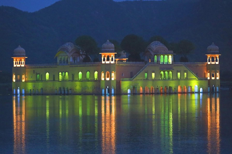 Jaipur : Visite nocturne d&#039;Amer et de la ville rose en jeep à ciel ouvert.