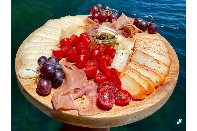 Boat, Wine, Tapas & SUP from Sesimbra - Arrábida Arrábida: Group Boat Tour from Sesimbra (10px)