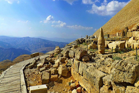 Da Istanbul: Göbekli Tepe e Monte Nemrut Tour di 2 giorniDa Istanbul: tour giornaliero di Göbekli Tepe e Şanlıurfa
