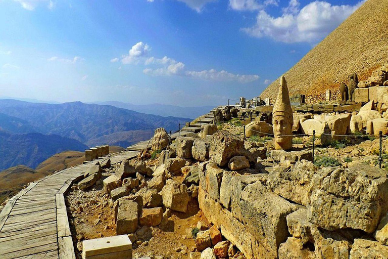 Da Istanbul: Göbekli Tepe e Monte Nemrut Tour di 2 giorniDa Istanbul: tour giornaliero di Göbekli Tepe e Şanlıurfa