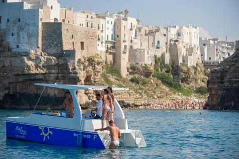 Polignano a Mare: Eco Boat Tour with Snorkeling and Caves