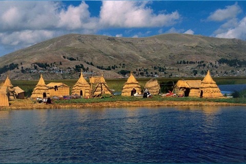 Puno: Uros Island + Floating Hotel 2 Days | Dinner